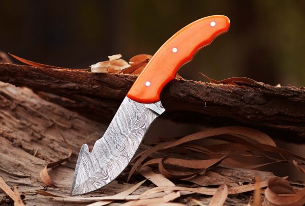 Custom handmade Damascus steel Hunting Skinner knife, camping knife, Survival knife, Full tang knife, With Resin